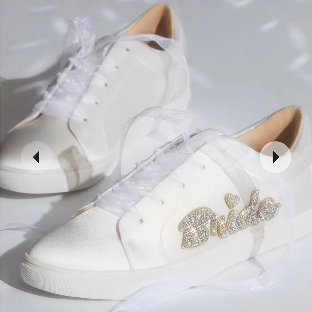 BETSEY JOHNSON X DB
Color- Ivory Satin